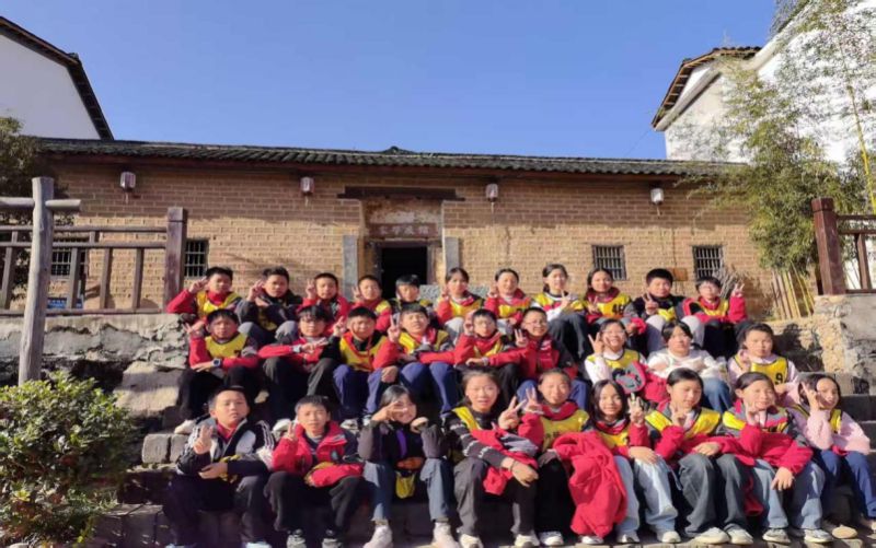 行走中传承文明实践中培育新人