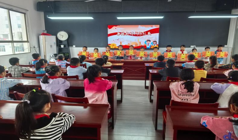大别山下红领巾 薪火相传少年心 ——罗田县丰衣坳小学匡河校区举行少先队新队员入队仪式