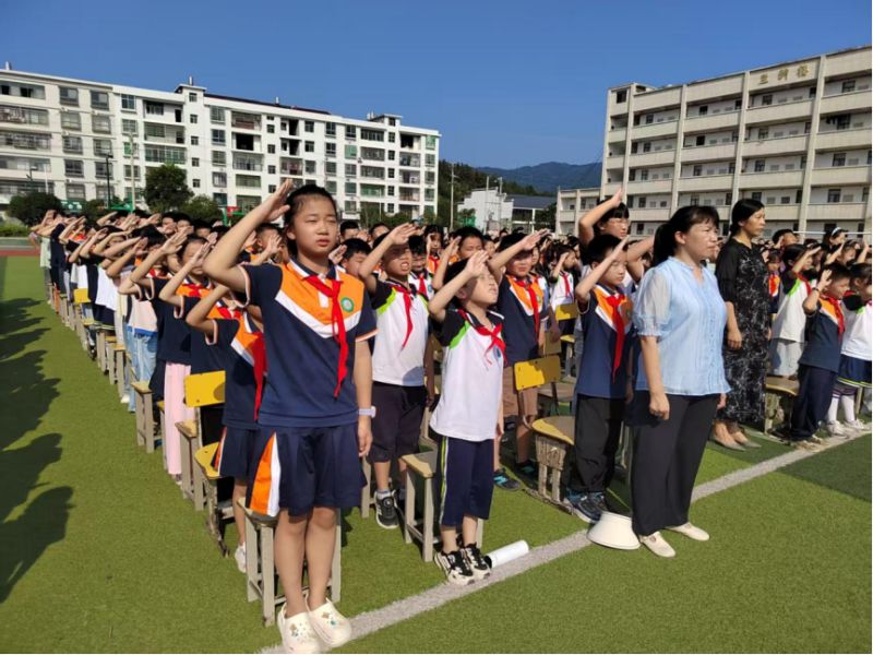 罗田县丰衣坳小学匡河校区举行秋季开学典礼： 引领学子争做新时代好少年