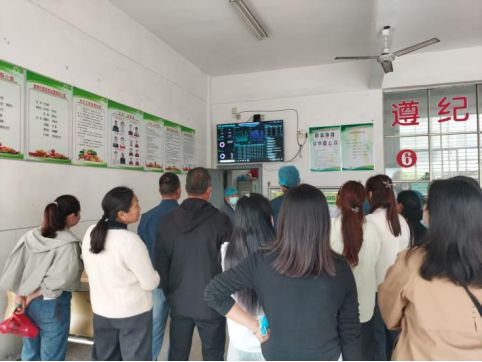 食堂开放筑信任，家校同心护成长